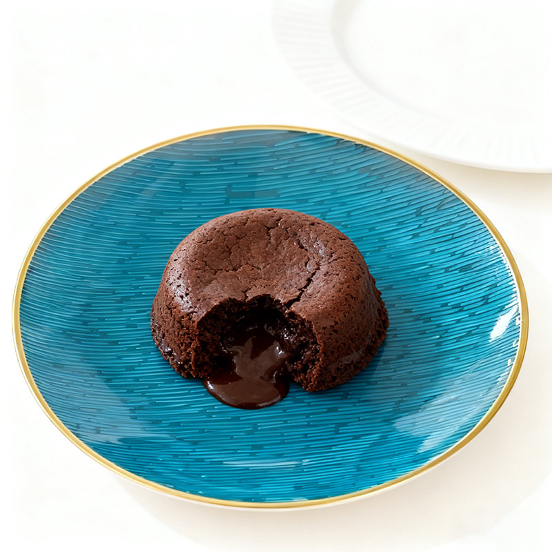 Stylish Turquoise Striped Plastic Plate